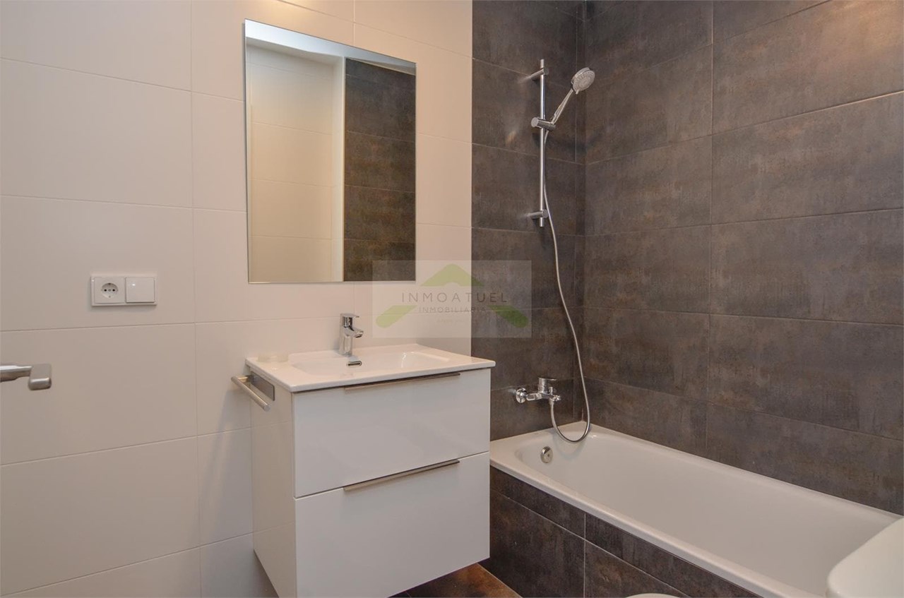 Foto 9 A ESTRENAR .- Piso exterior de 62m2 con garaje y trastero, Ayuntamiento de Carral.- 