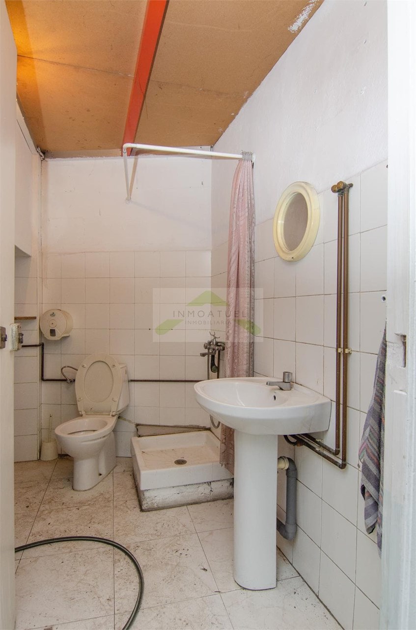 Foto 13 Alquiler de Nave Industrial en A Grela – 190 m²