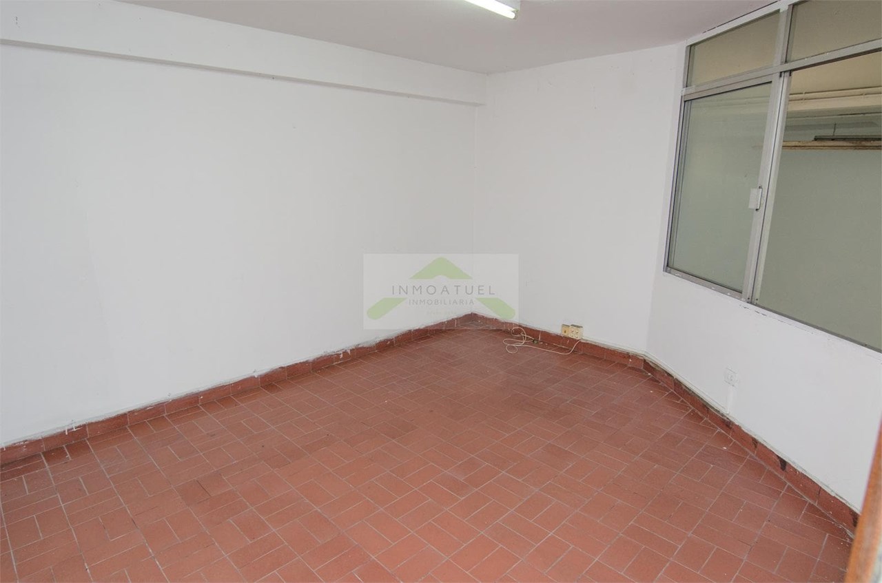 Foto 9 Alquiler de Nave Industrial en A Grela – 190 m²