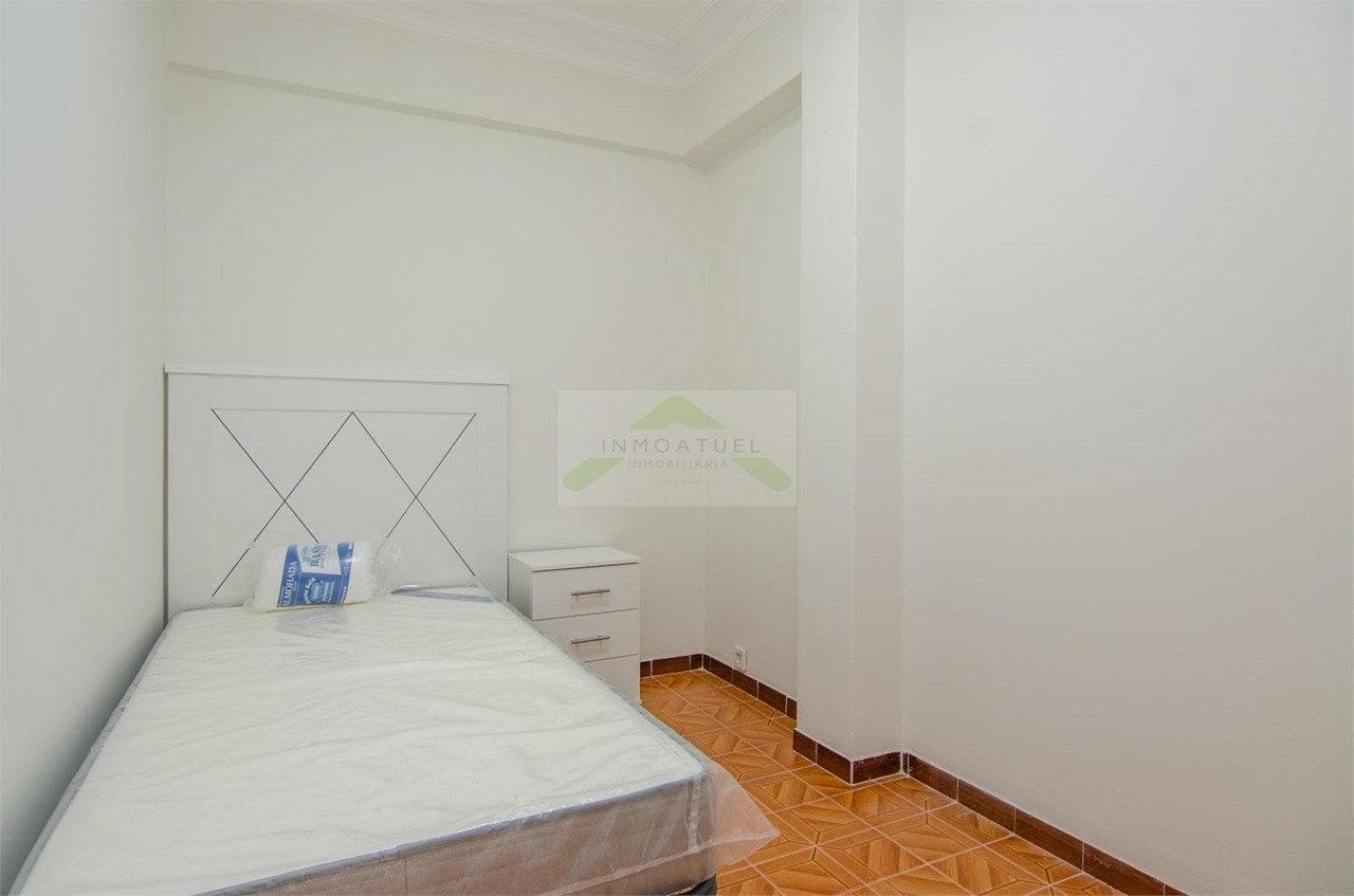 Foto 12 ALQUILER DE TEMPORADA.- Piso muy luminoso de 73m2, zona Mallos (Av.Arteixo)