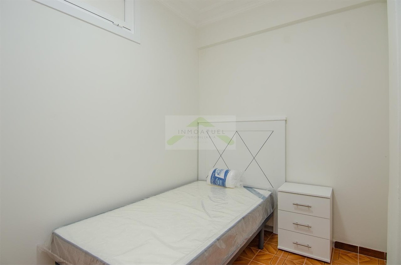 Foto 13 ALQUILER DE TEMPORADA.- Piso muy luminoso de 73m2, zona Mallos (Av.Arteixo)