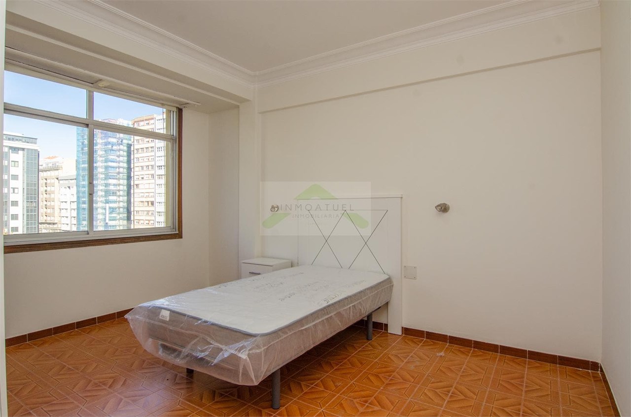 Foto 15 ALQUILER DE TEMPORADA.- Piso muy luminoso de 73m2, zona Mallos (Av.Arteixo)