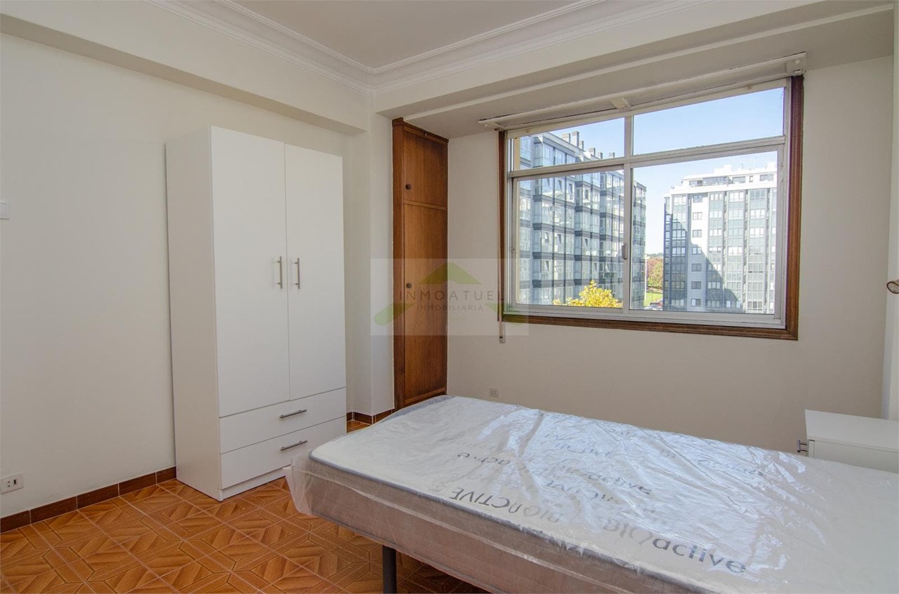 Foto 16 ALQUILER DE TEMPORADA.- Piso muy luminoso de 73m2, zona Mallos (Av.Arteixo)