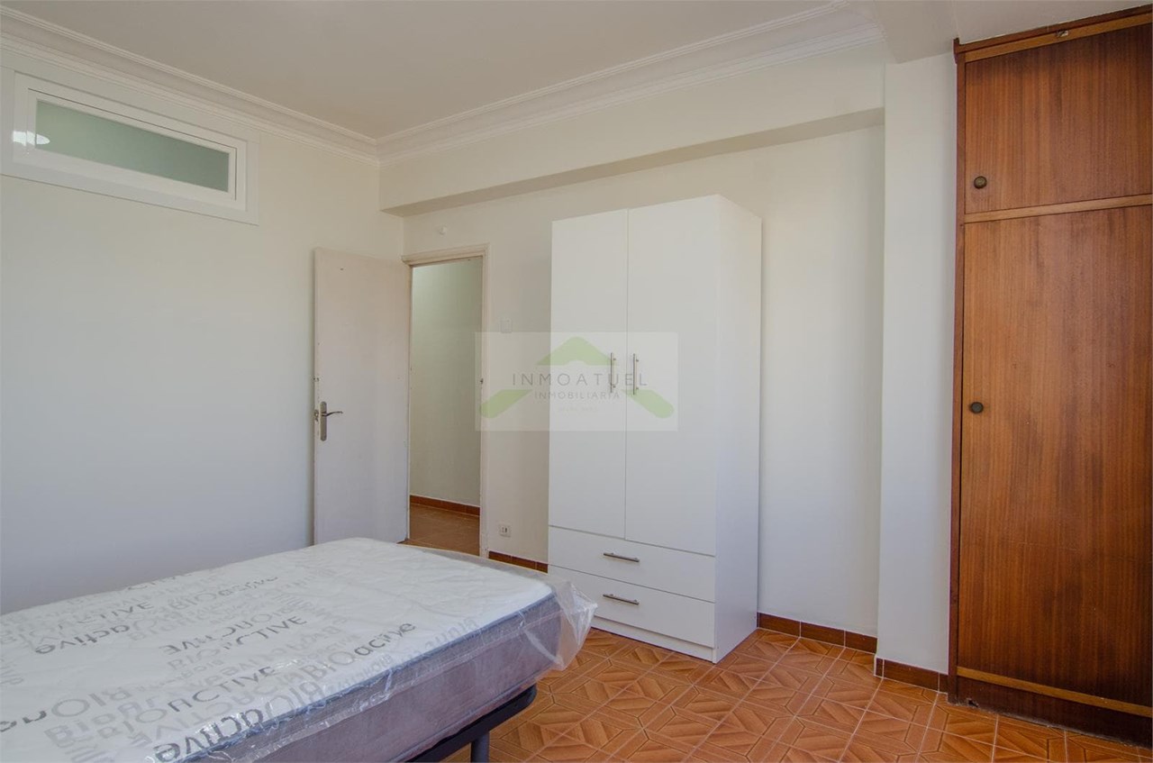Foto 17 ALQUILER DE TEMPORADA.- Piso muy luminoso de 73m2, zona Mallos (Av.Arteixo)