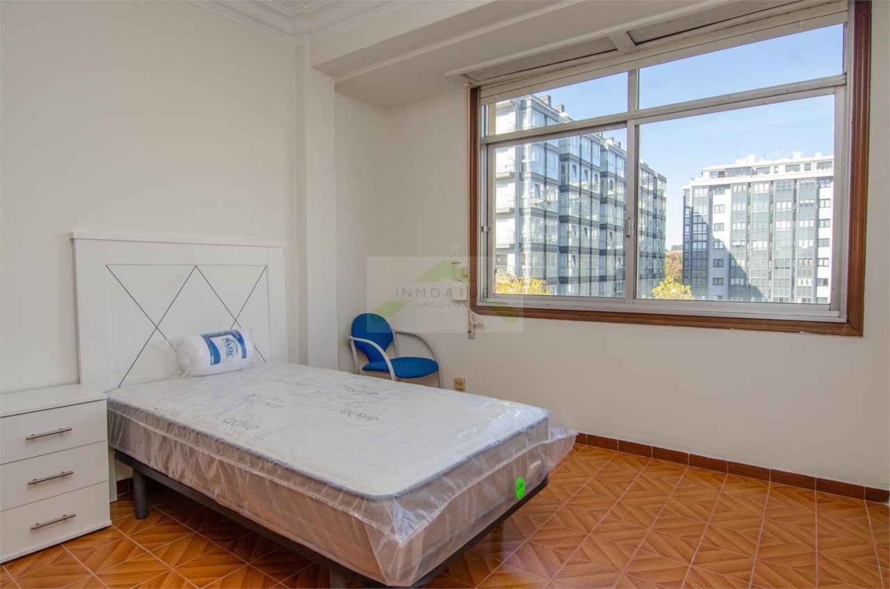 Foto 19 ALQUILER DE TEMPORADA.- Piso muy luminoso de 73m2, zona Mallos (Av.Arteixo)
