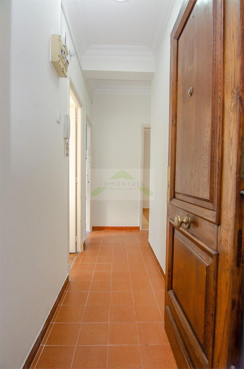 Foto 26 ALQUILER DE TEMPORADA.- Piso muy luminoso de 73m2, zona Mallos (Av.Arteixo)