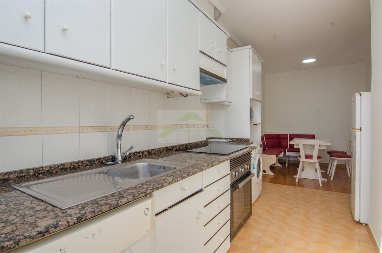 Foto 2 ALQUILER DE TEMPORADA.- Piso muy luminoso de 73m2, zona Mallos (Av.Arteixo)