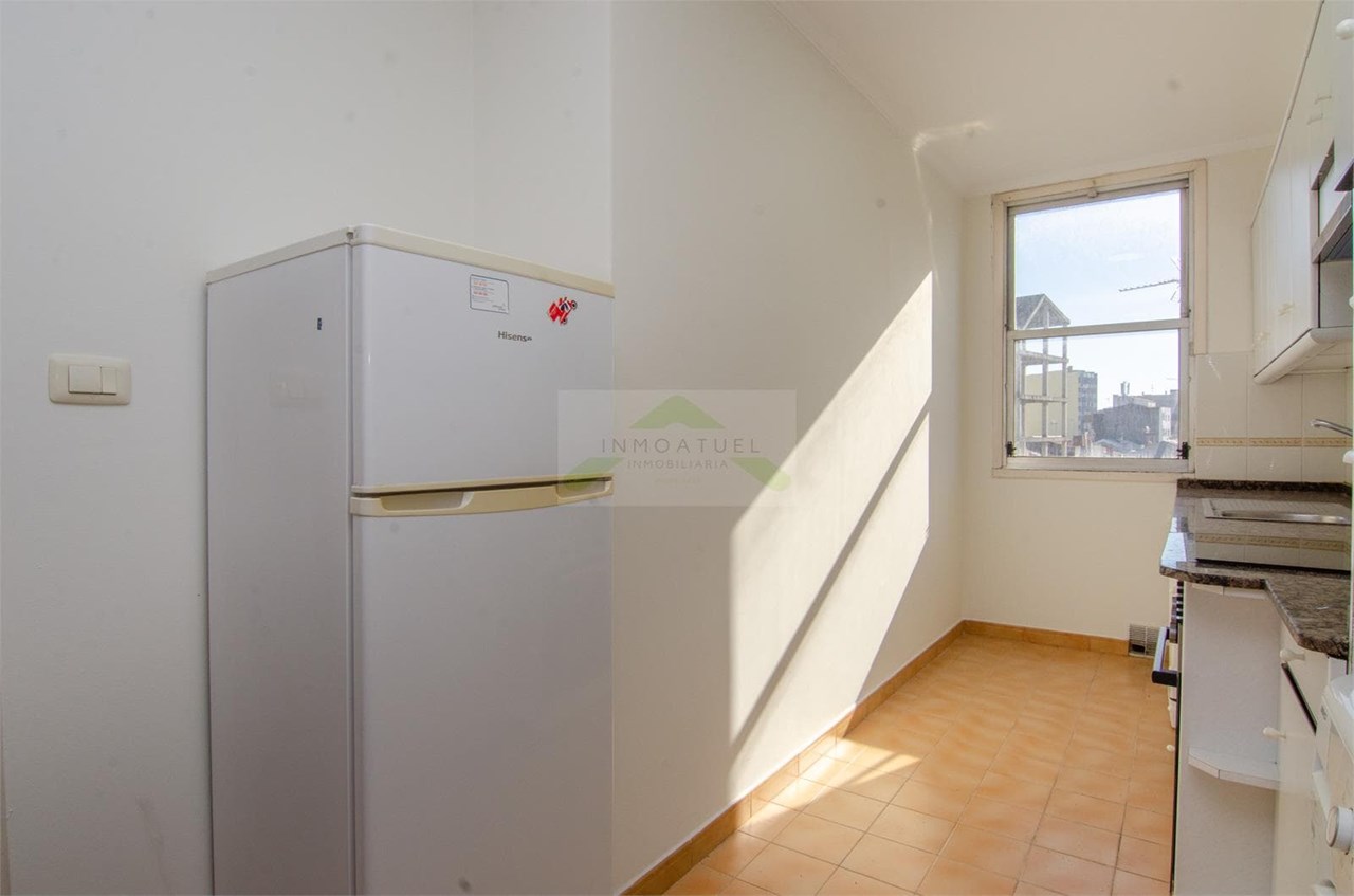 Foto 3 ALQUILER DE TEMPORADA.- Piso muy luminoso de 73m2, zona Mallos (Av.Arteixo)