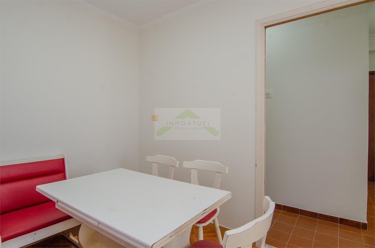 Foto 5 ALQUILER DE TEMPORADA.- Piso muy luminoso de 73m2, zona Mallos (Av.Arteixo)