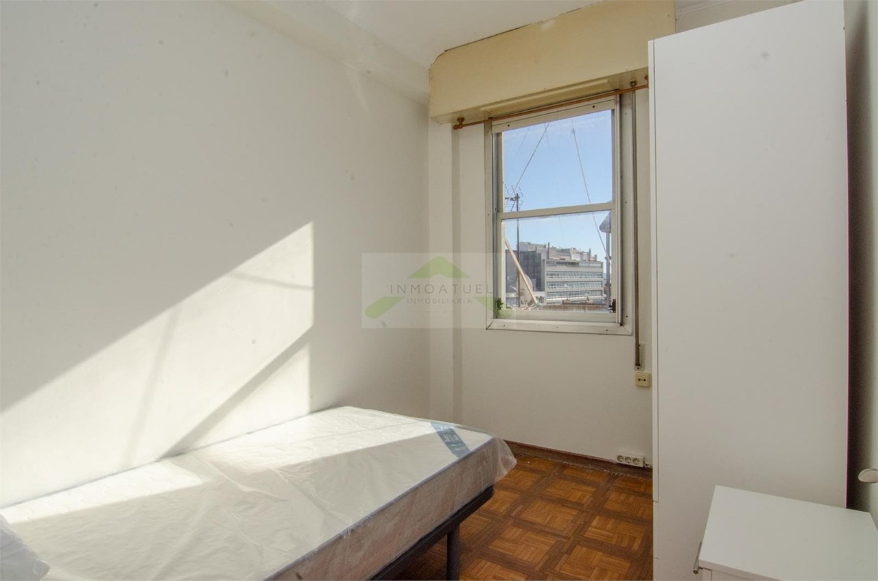 Foto 8 ALQUILER DE TEMPORADA.- Piso muy luminoso de 73m2, zona Mallos (Av.Arteixo)