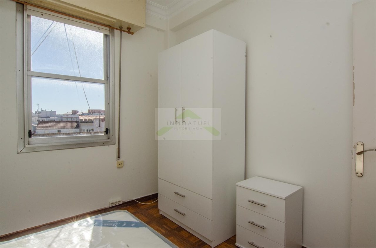 Foto 9 ALQUILER DE TEMPORADA.- Piso muy luminoso de 73m2, zona Mallos (Av.Arteixo)