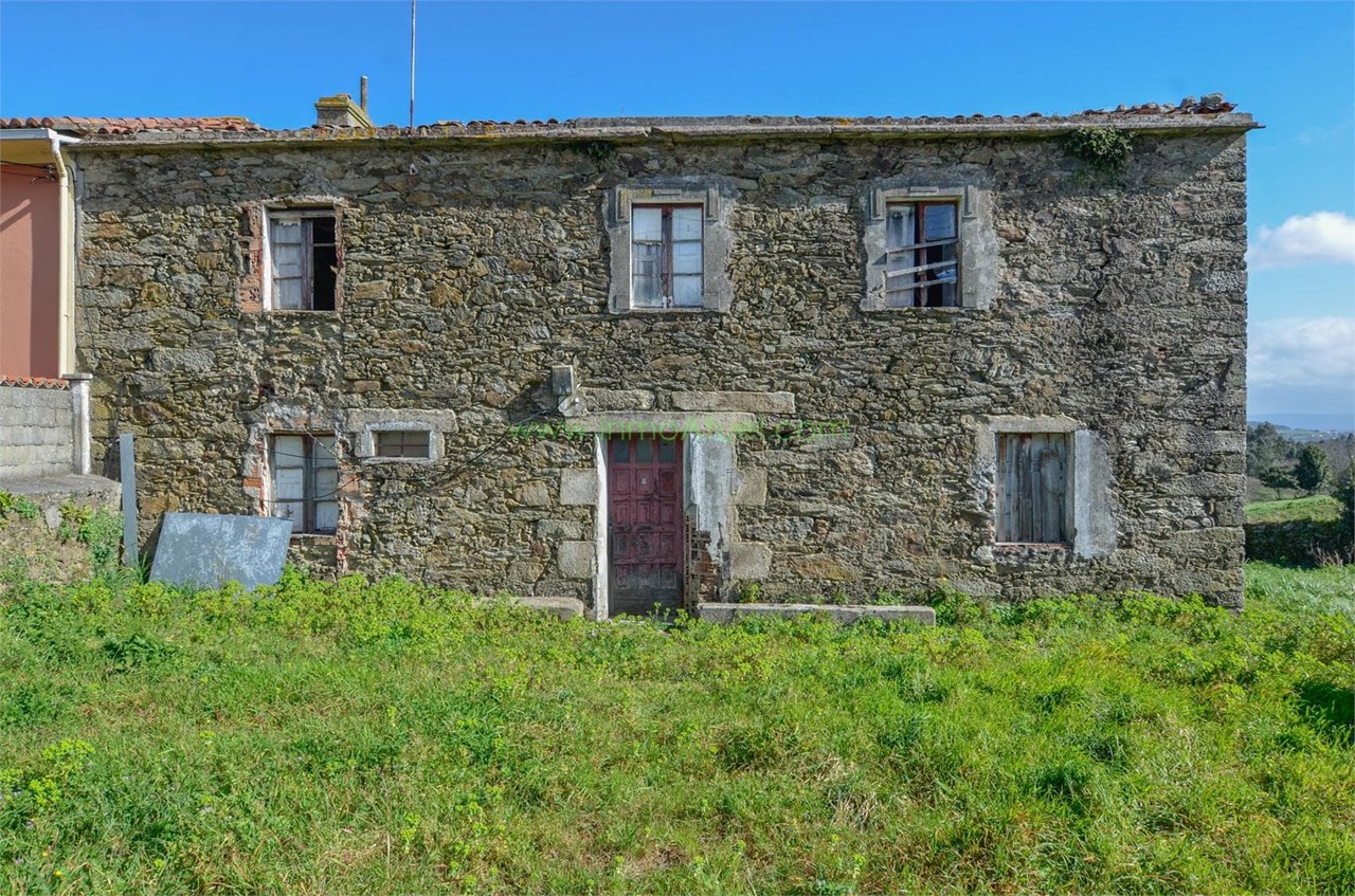 Foto 2 Casa de 188m2 con finca de 2.392m2, zona Tabeaio, a 15 minutos del centro de Coruña.- 