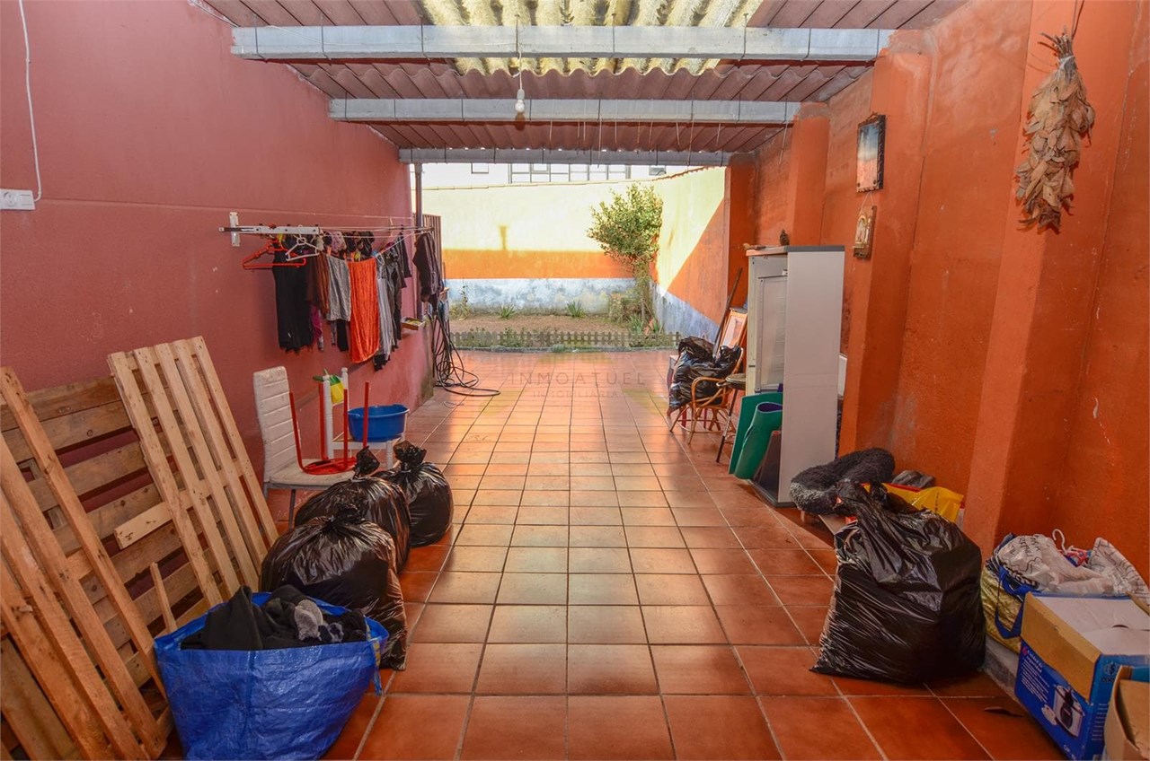 Foto 10 Casa de 55m2 con garaje y finca de 100m2, Zona Los Rosales - Riazor.- 