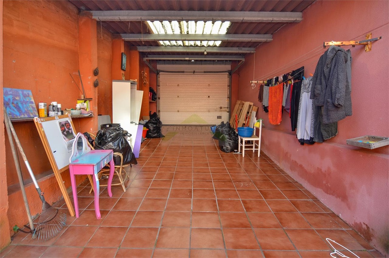 Foto 9 Casa de 55m2 con garaje y finca de 100m2, Zona Los Rosales - Riazor.- 