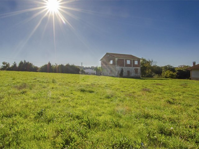 Casa de dos alturas de 205m2 con finca de 4497m2 (Xesteda - Cerceda)
