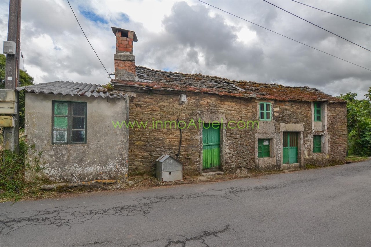 Foto 1 Casa de piedra , ubicada en Monfero (A Coruña) .- A RESTAURAR.- 