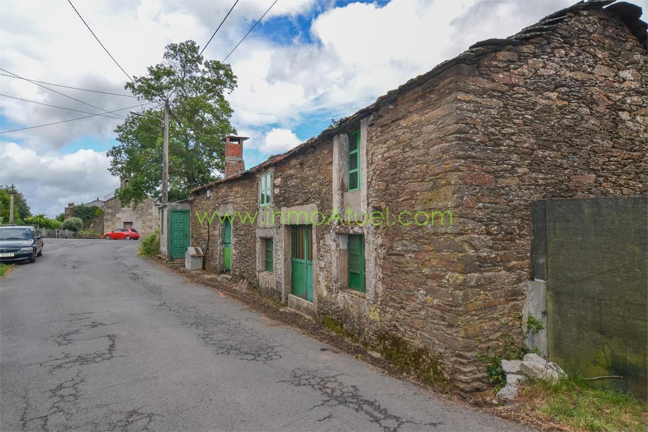 Foto 2 Casa de piedra , ubicada en Monfero (A Coruña) .- A RESTAURAR.- 