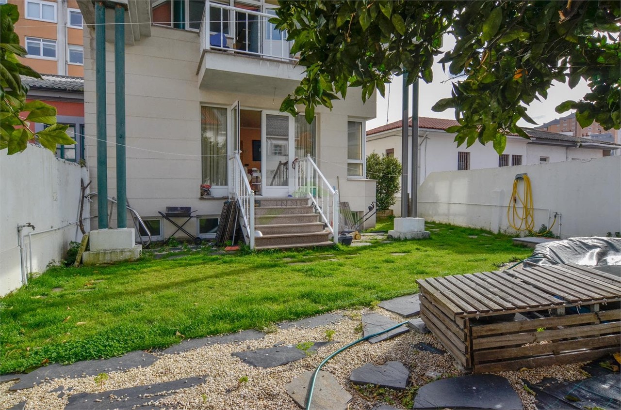 Foto 4 Chalet de 278m2 con finca en el centro de A Coruña, zona Sagrada Familia.- 