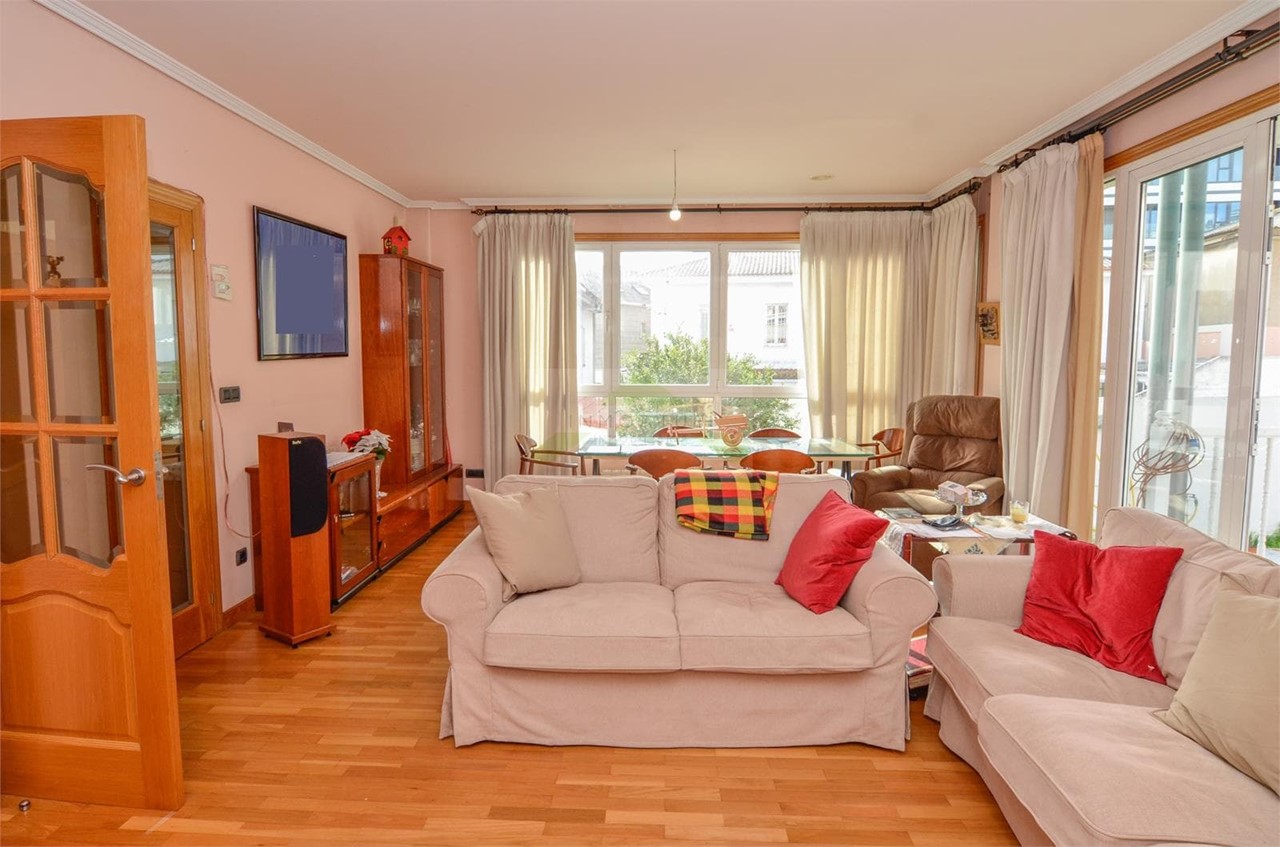 Foto 9 Chalet de 278m2 con finca en el centro de A Coruña, zona Sagrada Familia.- 