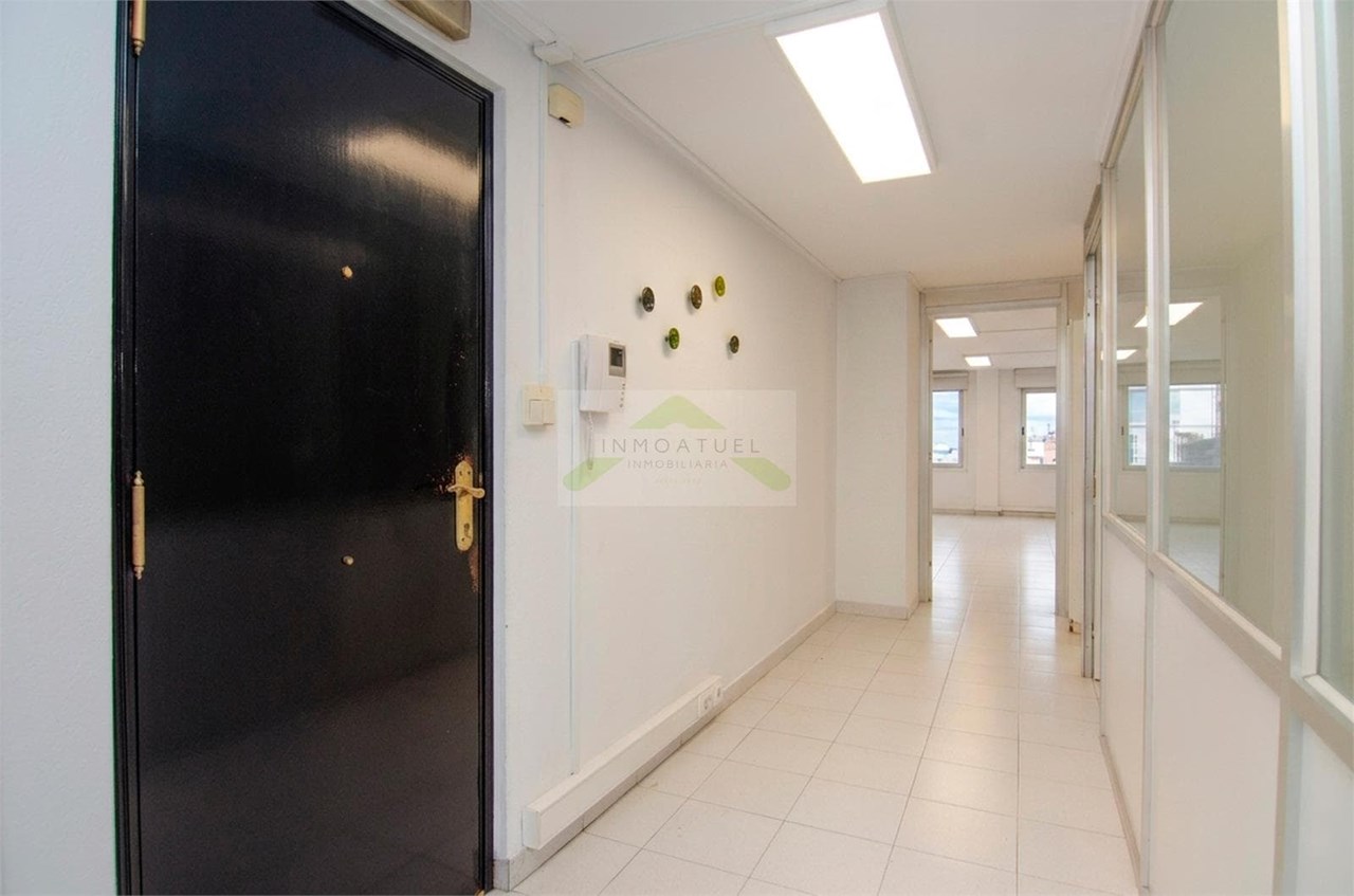 Foto 16 Entreplanta de 127m² con Garaje en Ronda de Outeiro – Ideal Negocio o Academia.