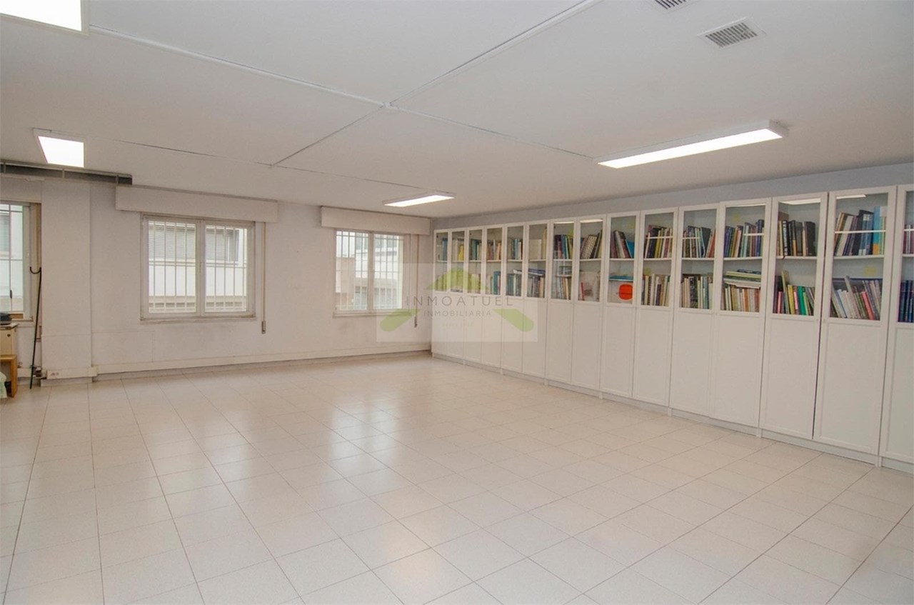 Foto 18 Entreplanta de 127m² con Garaje en Ronda de Outeiro – Ideal Negocio o Academia.