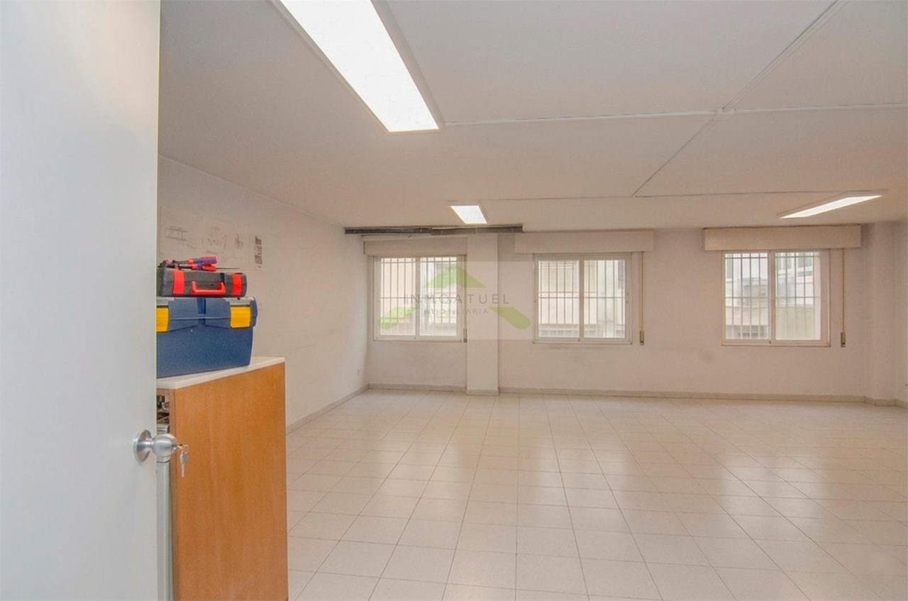 Foto 19 Entreplanta de 127m² con Garaje en Ronda de Outeiro – Ideal Negocio o Academia.