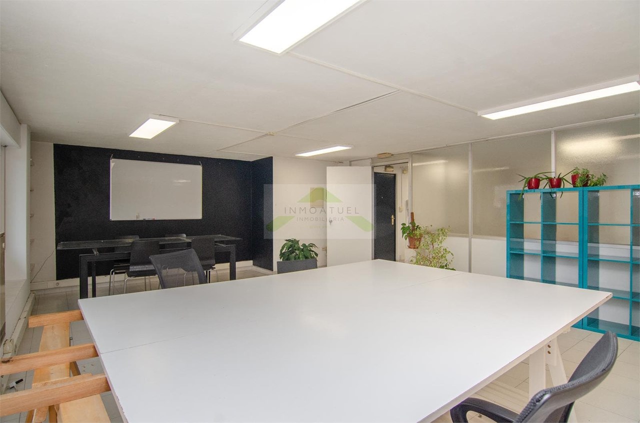 Foto 3 Entreplanta de 127m² con Garaje en Ronda de Outeiro – Ideal Negocio o Academia.