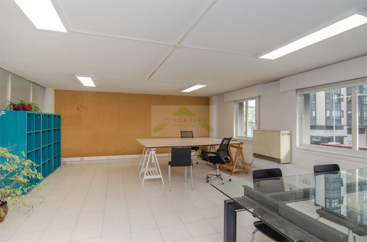 Foto 4 Entreplanta de 127m² con Garaje en Ronda de Outeiro – Ideal Negocio o Academia.