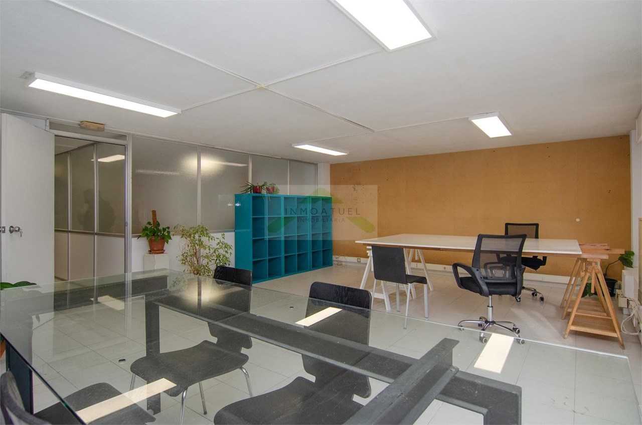 Foto 5 Entreplanta de 127m² con Garaje en Ronda de Outeiro – Ideal Negocio o Academia.