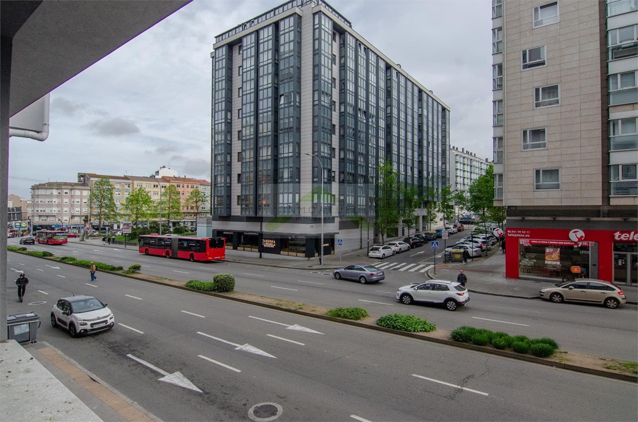 Foto 6 Entreplanta de 127m² con Garaje en Ronda de Outeiro – Ideal Negocio o Academia.