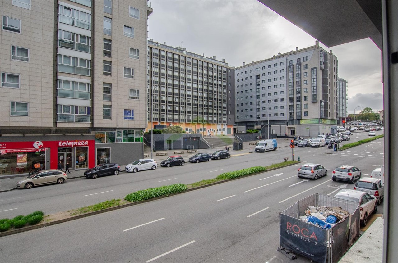 Foto 7 Entreplanta de 127m² con Garaje en Ronda de Outeiro – Ideal Negocio o Academia.