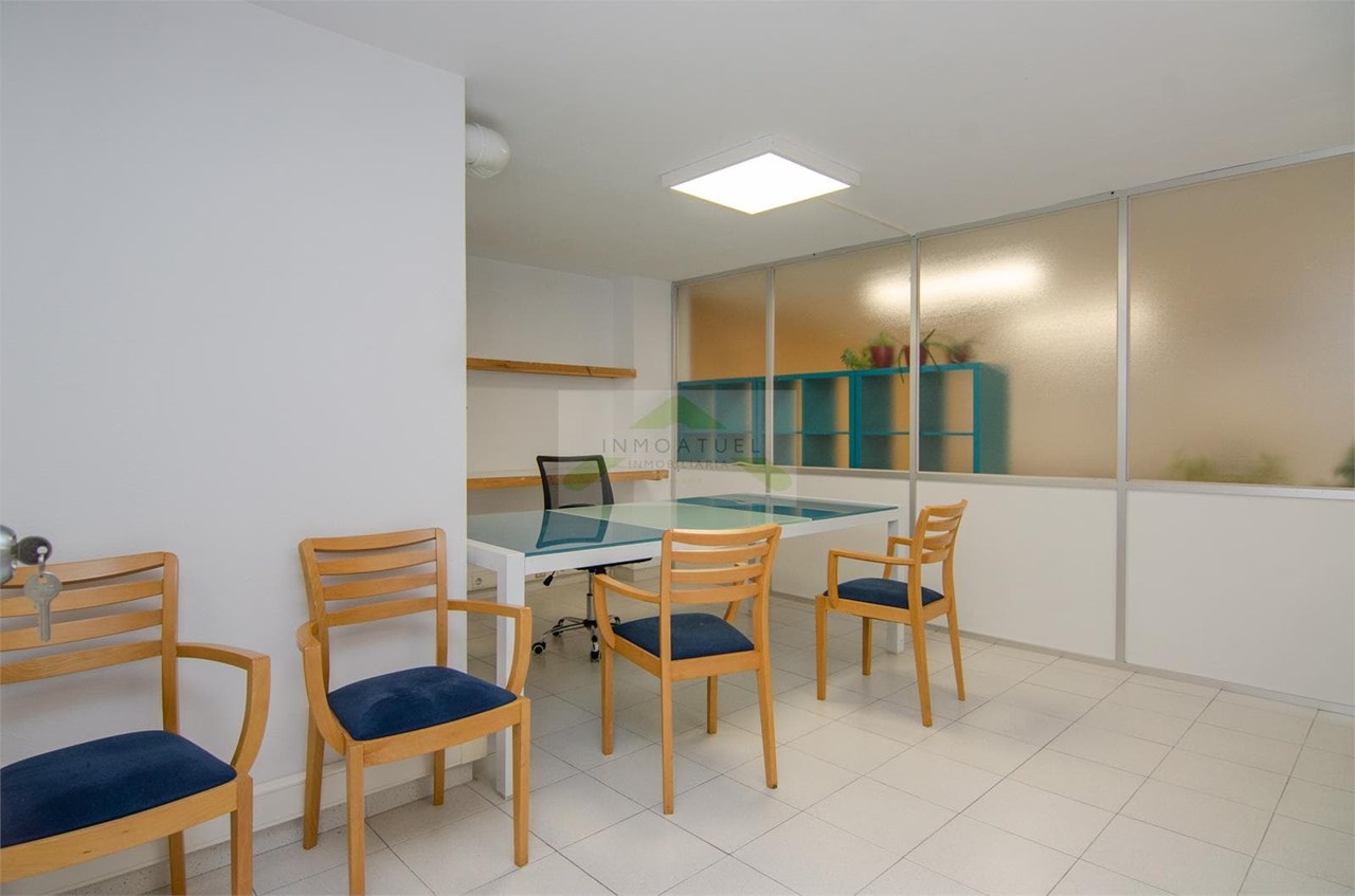 Foto 8 Entreplanta de 127m² con Garaje en Ronda de Outeiro – Ideal Negocio o Academia.