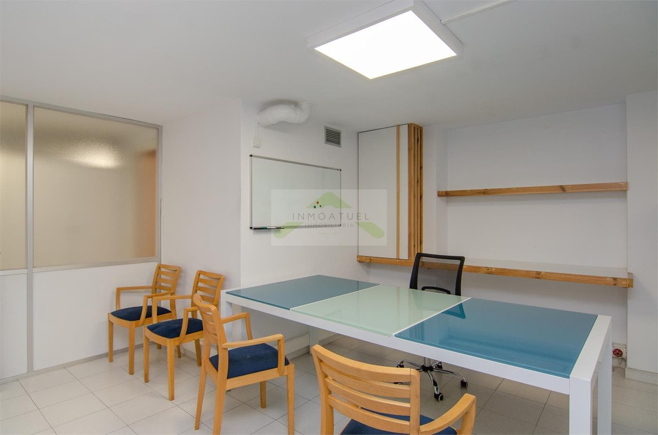 Foto 9 Entreplanta de 127m² con Garaje en Ronda de Outeiro – Ideal Negocio o Academia.