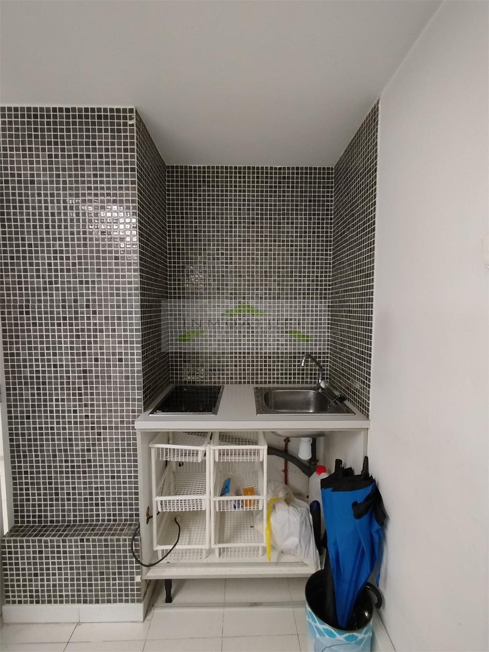 Foto 15 Entreplanta de uso comercial de 127m2 + trastero, sobre Ronda de Outeiro con posibilidad de garaje. 