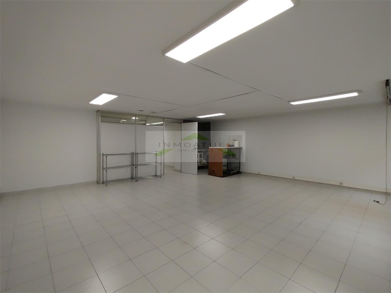Foto 18 Entreplanta de uso comercial de 127m2 + trastero, sobre Ronda de Outeiro con posibilidad de garaje. 