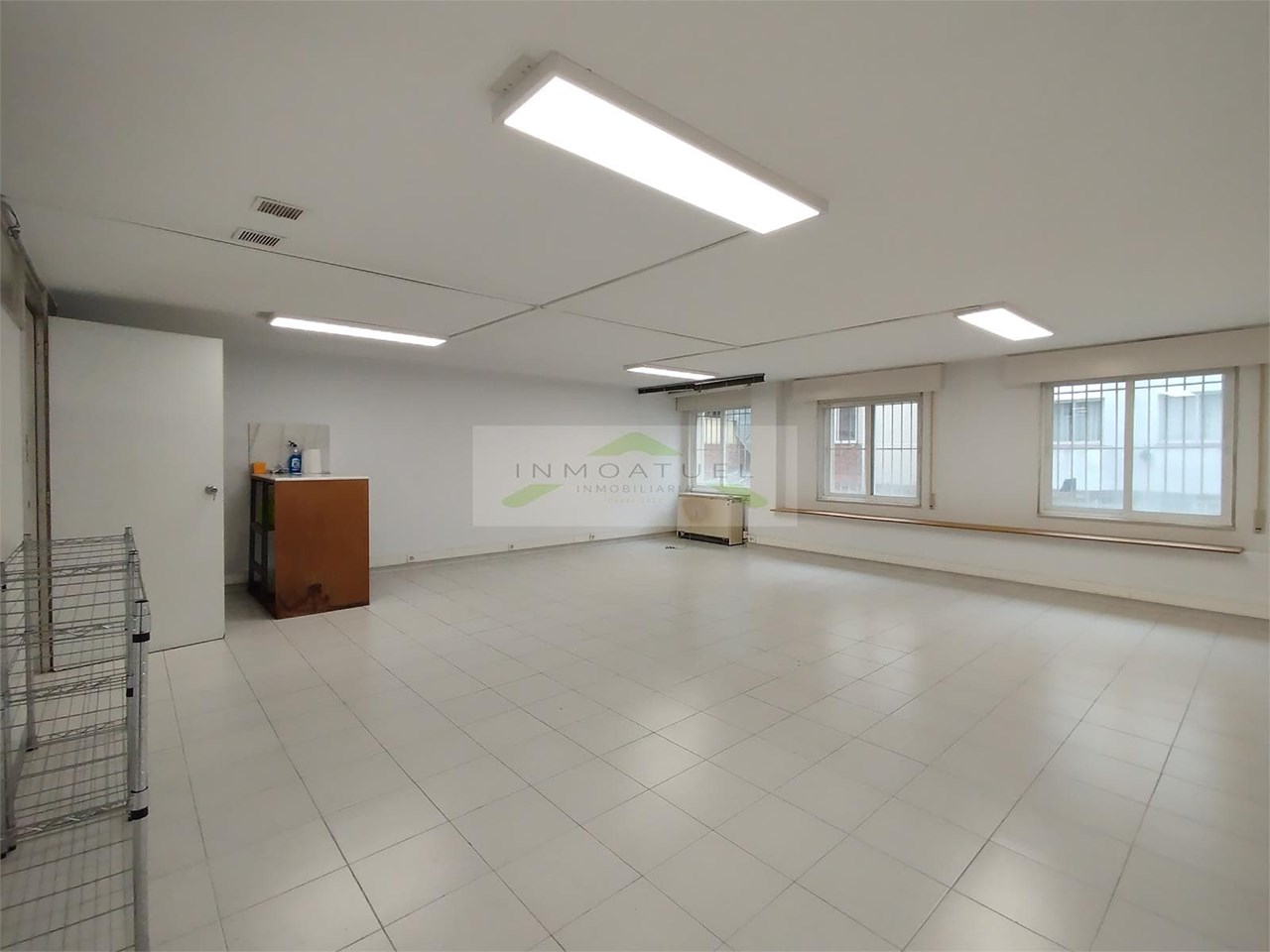 Foto 19 Entreplanta de uso comercial de 127m2 + trastero, sobre Ronda de Outeiro con posibilidad de garaje. 