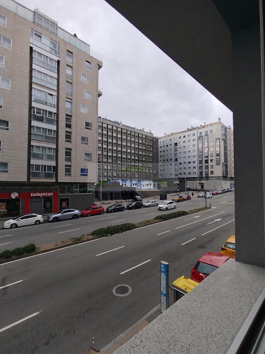 Foto 1 Entreplanta de uso comercial de 127m2 + trastero, sobre Ronda de Outeiro con posibilidad de garaje. 