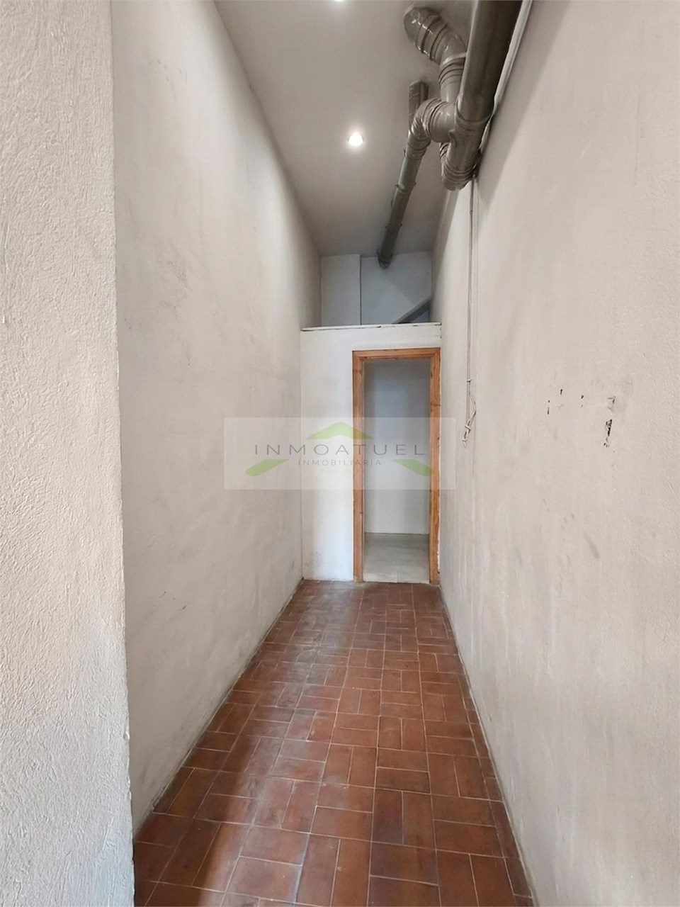 Foto 23 Entreplanta de uso comercial de 127m2 + trastero, sobre Ronda de Outeiro con posibilidad de garaje. 