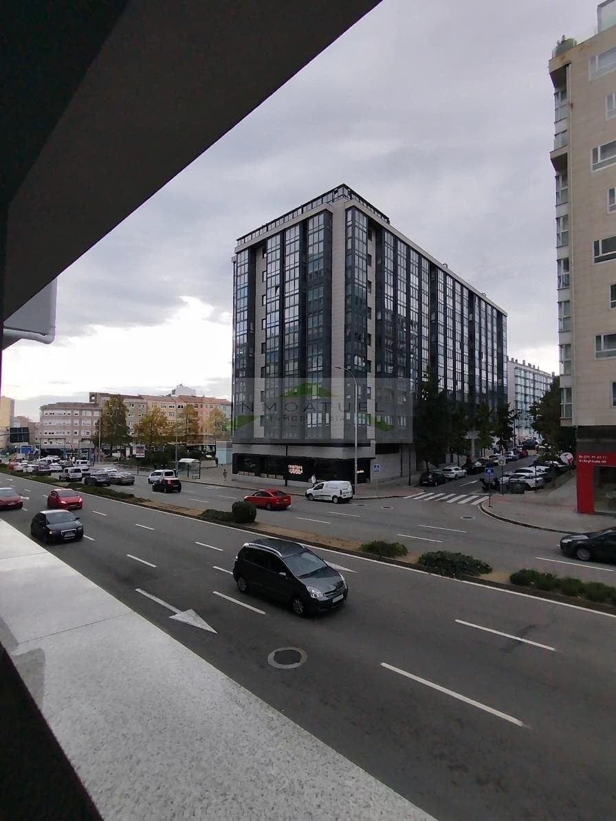 Foto 2 Entreplanta de uso comercial de 127m2 + trastero, sobre Ronda de Outeiro con posibilidad de garaje. 