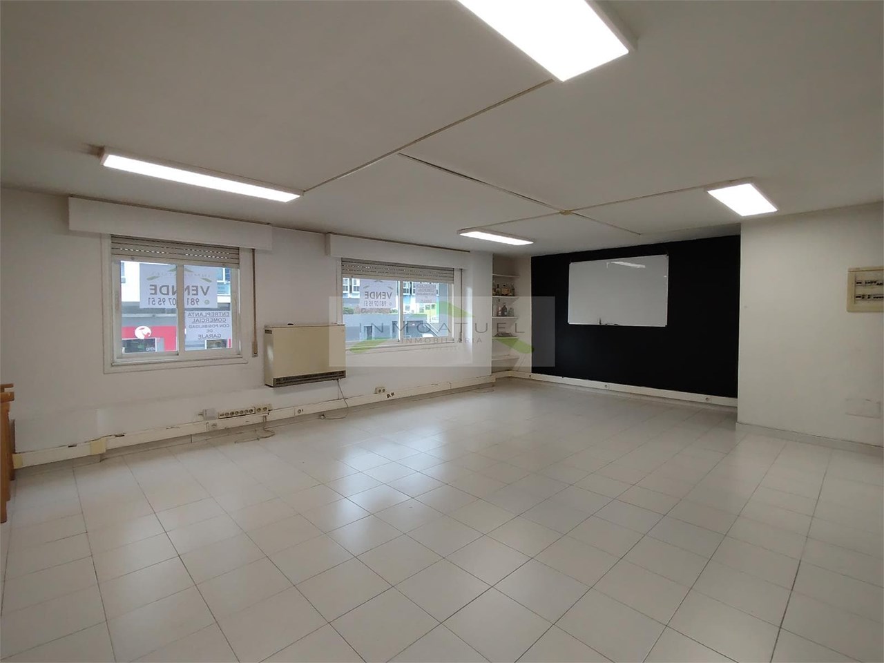 Foto 6 Entreplanta de uso comercial de 127m2 + trastero, sobre Ronda de Outeiro con posibilidad de garaje. 