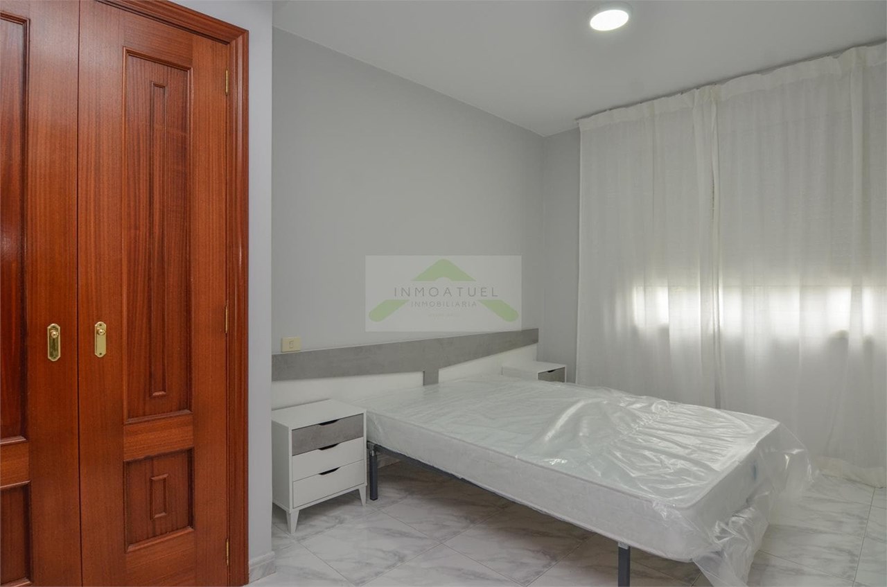 Foto 11 ESTUDIANTES.- Piso de 103m2, zona Barrio de las Flores ( 4 dormitorios ).- 