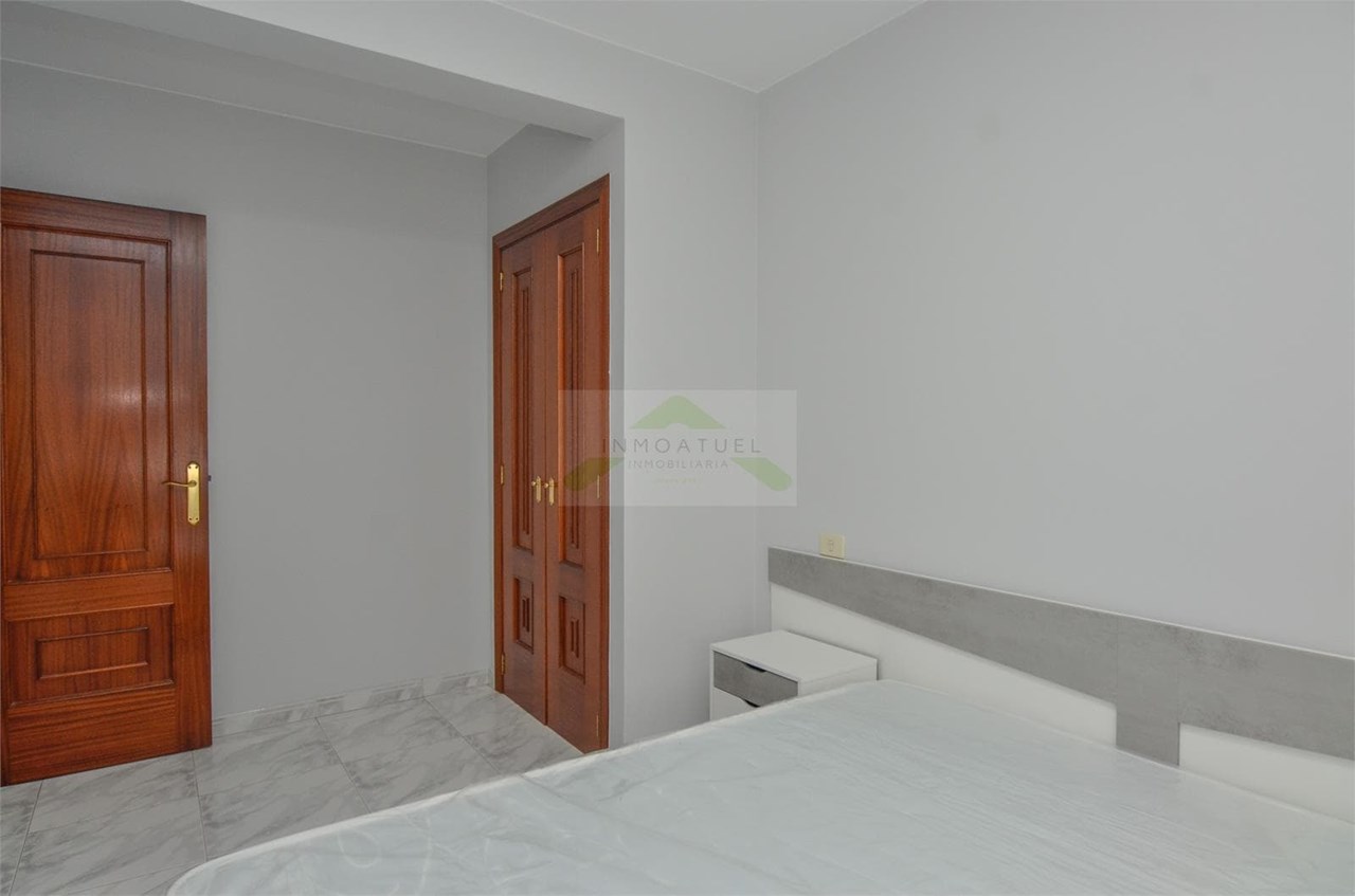 Foto 12 ESTUDIANTES.- Piso de 103m2, zona Barrio de las Flores ( 4 dormitorios ).- 