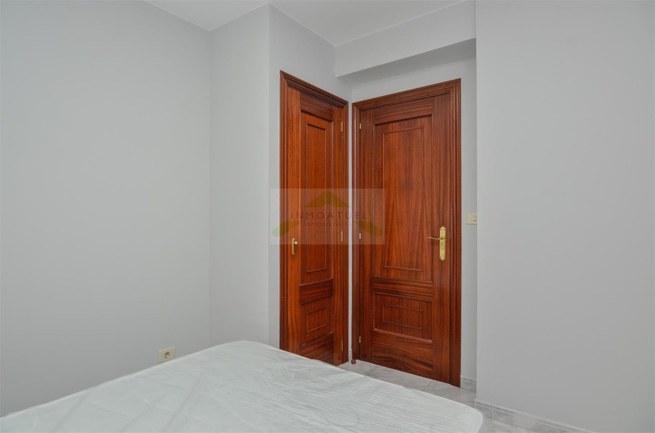 Foto 15 ESTUDIANTES.- Piso de 103m2, zona Barrio de las Flores ( 4 dormitorios ).- 