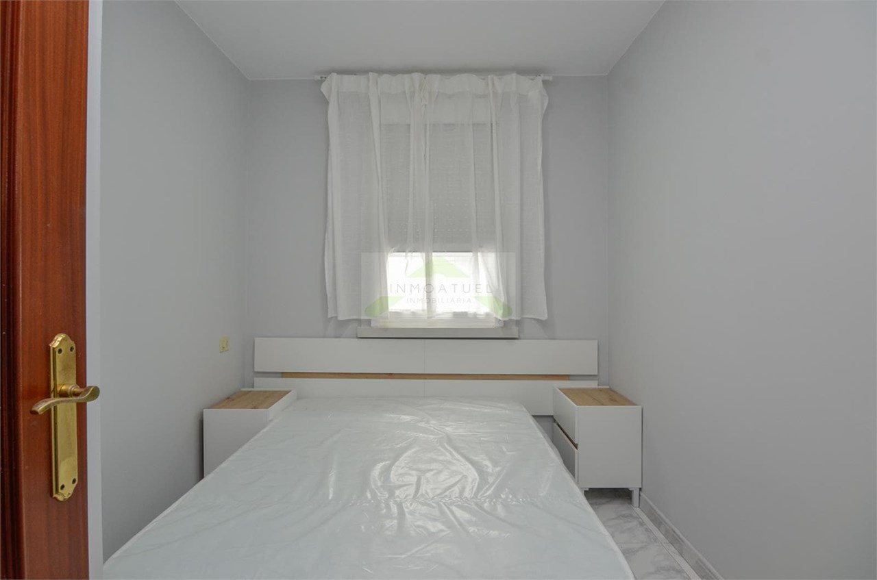 Foto 16 ESTUDIANTES.- Piso de 103m2, zona Barrio de las Flores ( 4 dormitorios ).- 