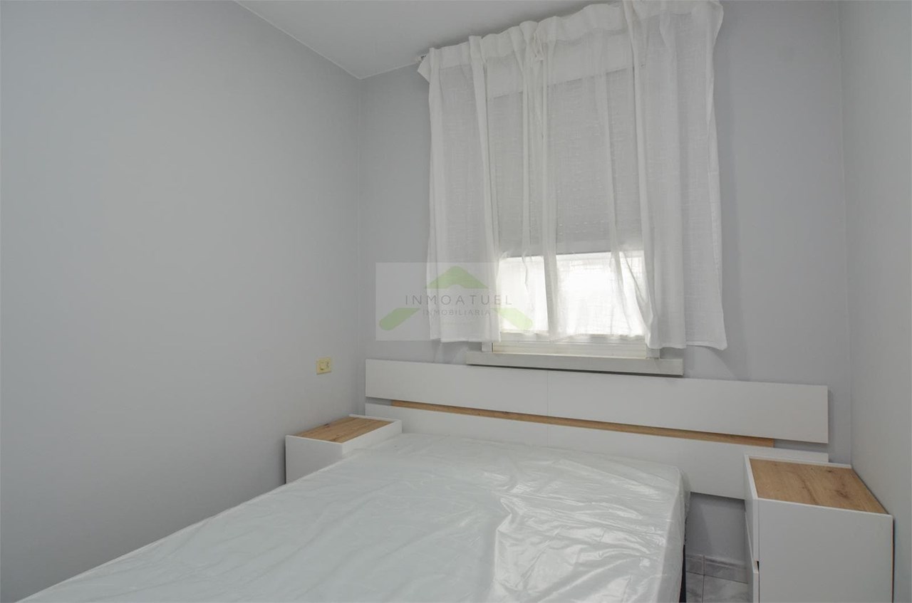 Foto 17 ESTUDIANTES.- Piso de 103m2, zona Barrio de las Flores ( 4 dormitorios ).- 