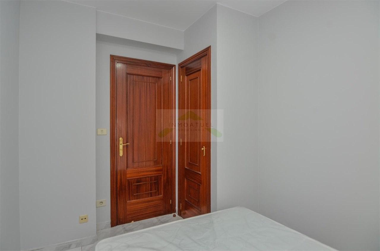 Foto 18 ESTUDIANTES.- Piso de 103m2, zona Barrio de las Flores ( 4 dormitorios ).- 