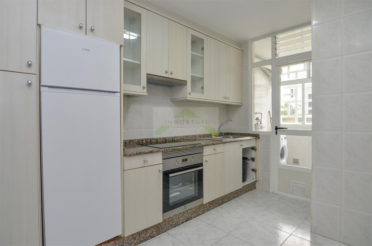 Foto 1 ESTUDIANTES.- Piso de 103m2, zona Barrio de las Flores ( 4 dormitorios ).- 