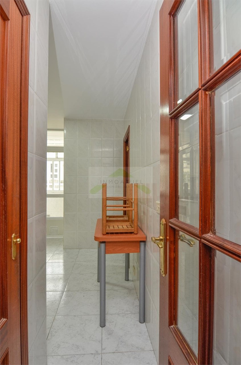 Foto 3 ESTUDIANTES.- Piso de 103m2, zona Barrio de las Flores ( 4 dormitorios ).- 