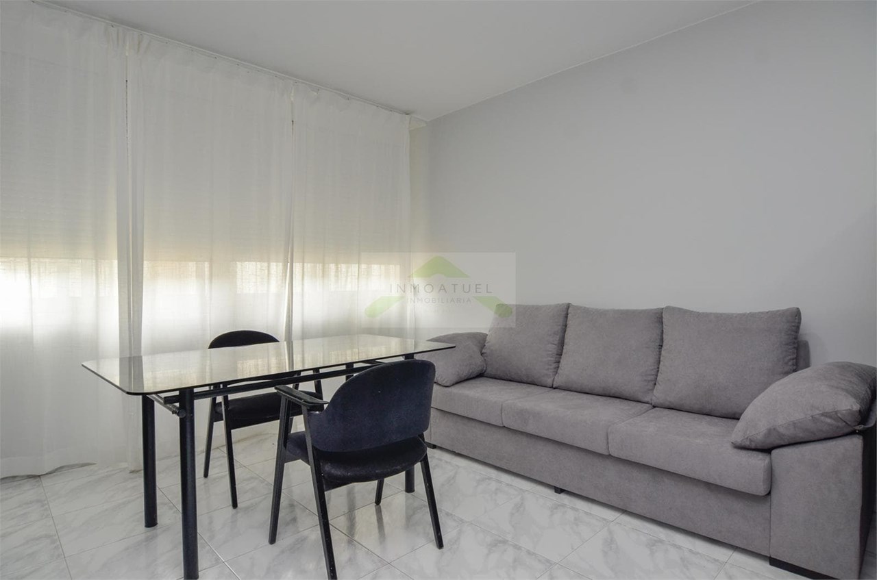 Foto 5 ESTUDIANTES.- Piso de 103m2, zona Barrio de las Flores ( 4 dormitorios ).- 