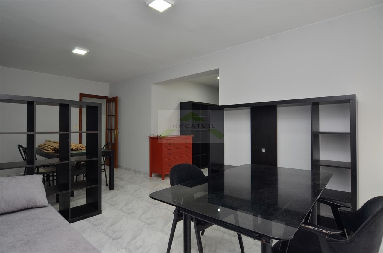 Foto 7 ESTUDIANTES.- Piso de 103m2, zona Barrio de las Flores ( 4 dormitorios ).- 